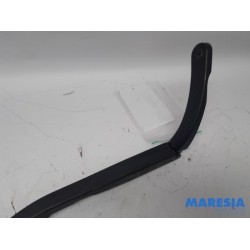 Peugeot - 307 - Front wiper arm
