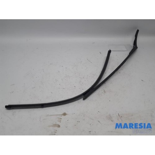 Peugeot - 307 - Front wiper arm