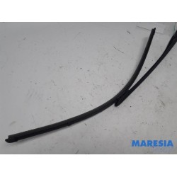 Peugeot - 307 - Front wiper arm