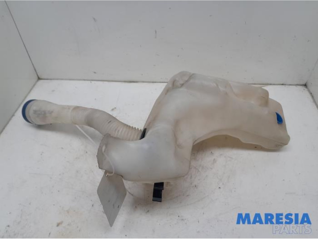 Peugeot - 307 - Front windscreen washer reservoir