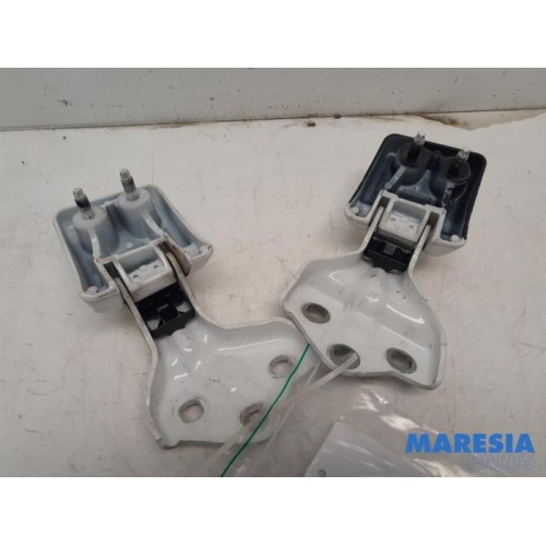 Opel - Vivaro - Rear door hinge, left