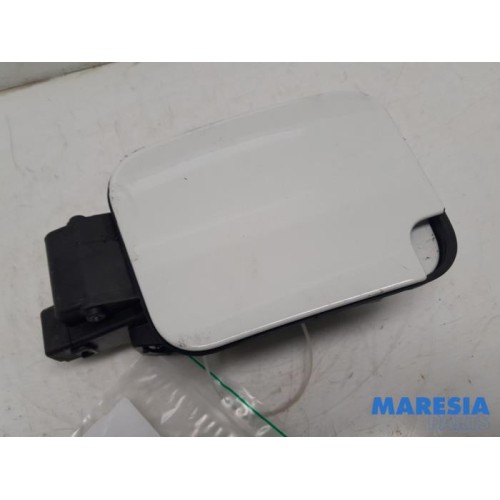 Opel - Vivaro - Tank Klep