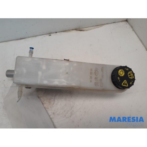 Opel - Vivaro - Master cylinder