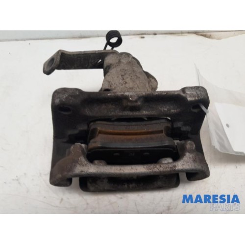 Opel - Vivaro - Remklauw (Tang) links-achter