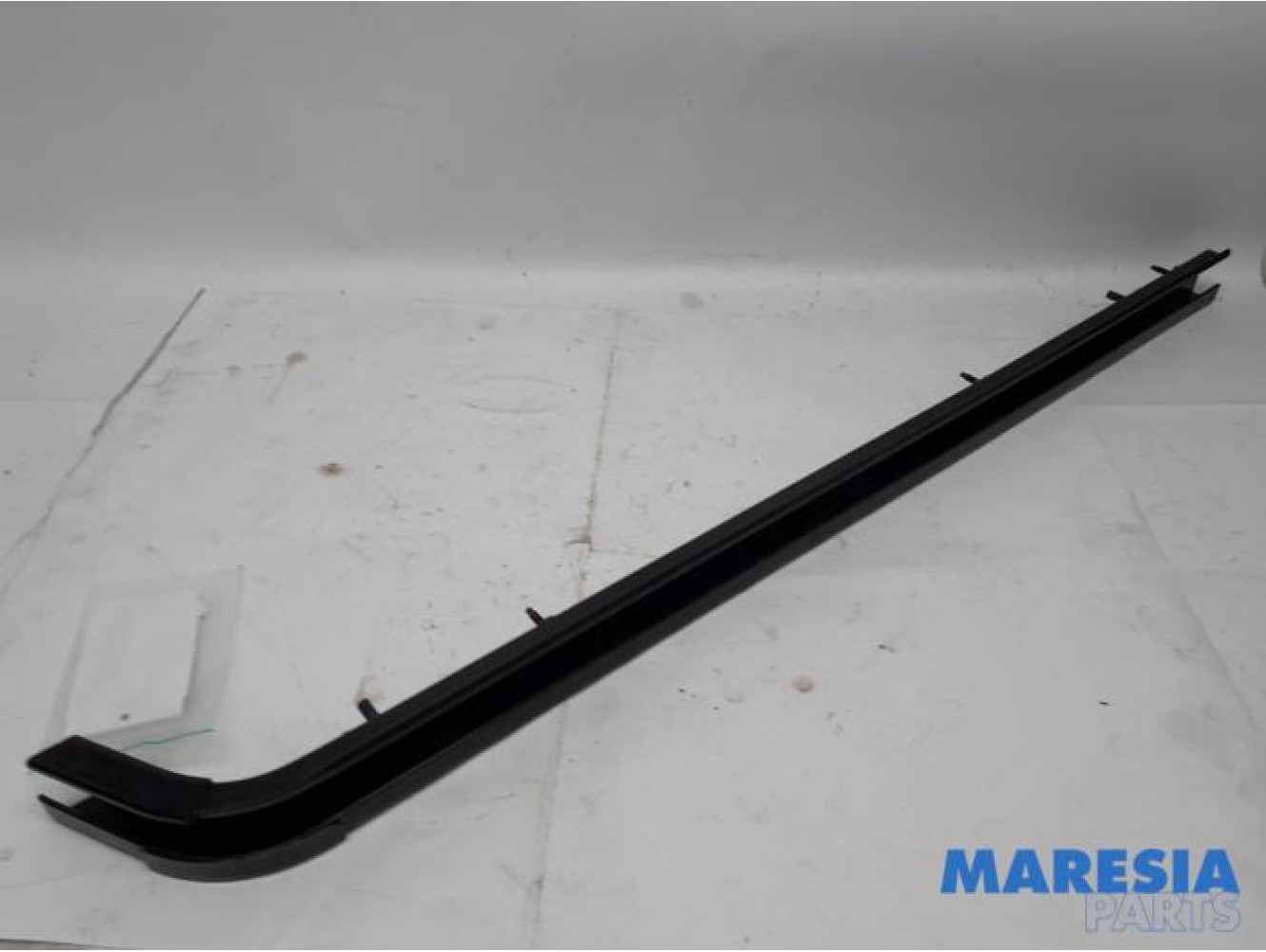 Opel - Vivaro - Sliding door rail, right