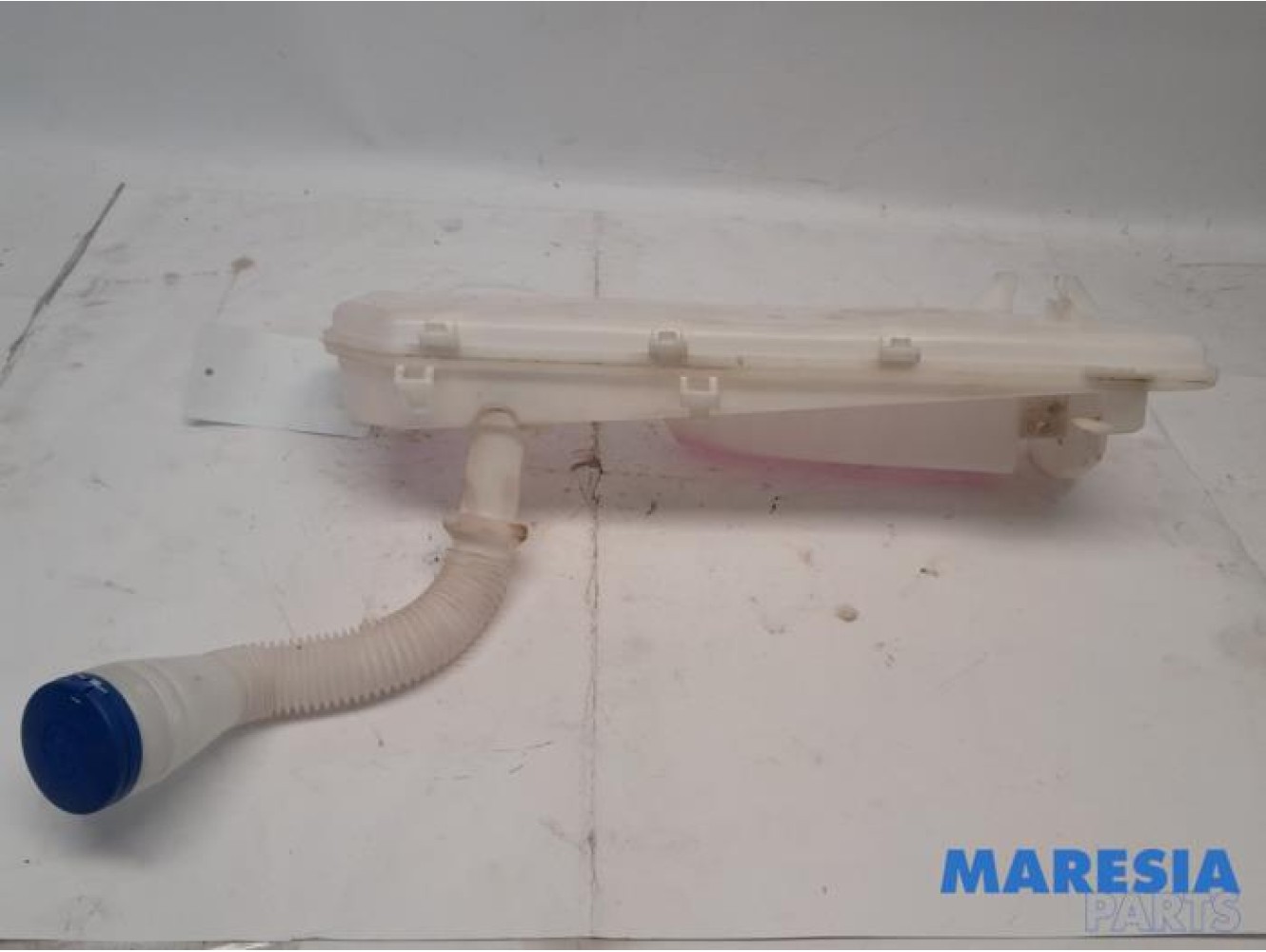 Opel - Vivaro - Front windscreen washer reservoir