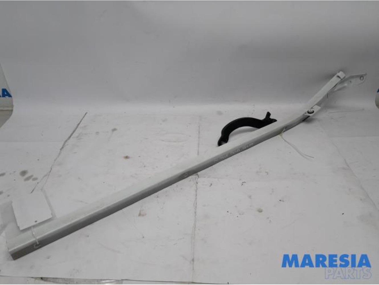 Opel - Vivaro - Sliding door rail, right