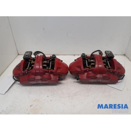 Alfa Romeo - Giulia - Front brake calliper, left