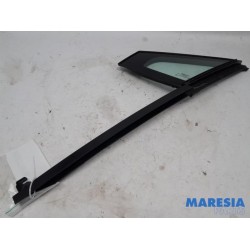 Renault - Clio - Quarter light, front left