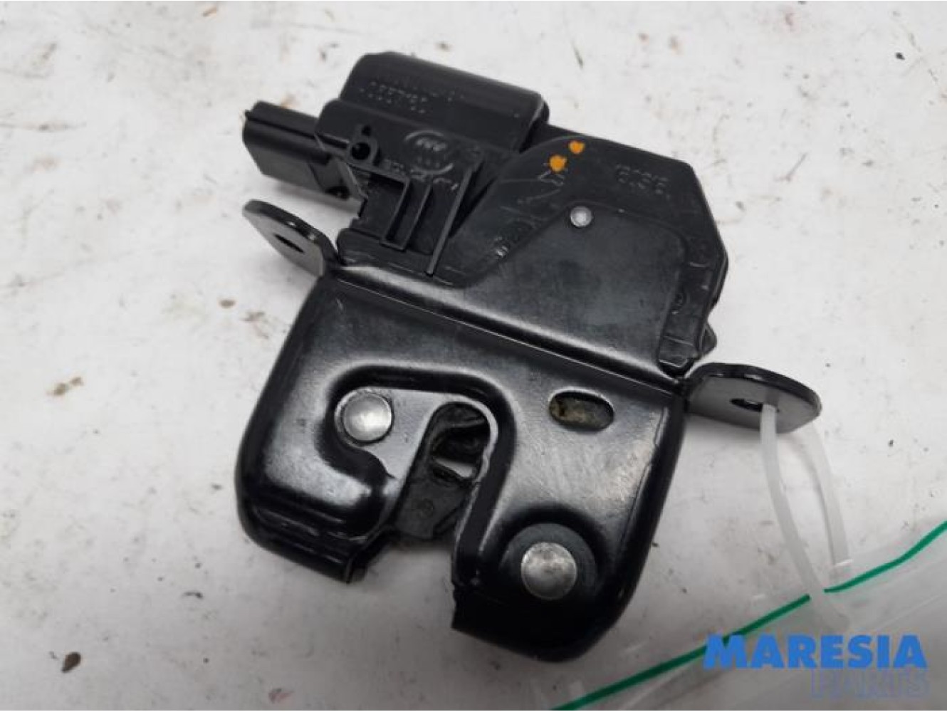 Renault - Clio - Tailgate lock mechanism