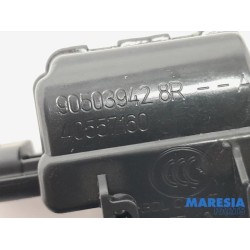 Renault - Clio - Tailgate lock mechanism