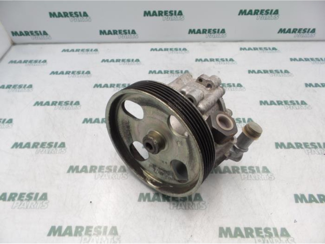 Peugeot - 607 - Power steering pump