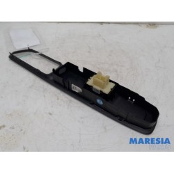 Renault - Clio - Electric window switch