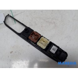 Renault - Clio - Multi-functional window switch