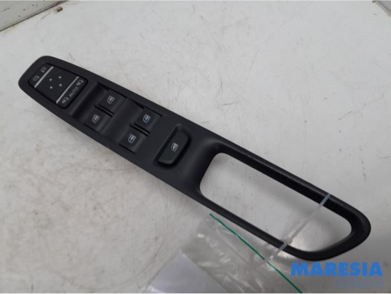 Renault - Clio - Multi-functional window switch