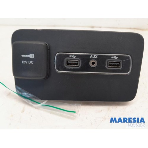 Alfa Romeo - Giulia - AUX/USB aansluiting