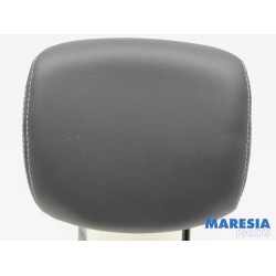 Renault - Clio - Headrest
