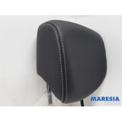 Renault - Clio - Headrest