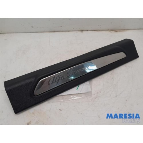 Alfa Romeo - Giulia - Door sill right