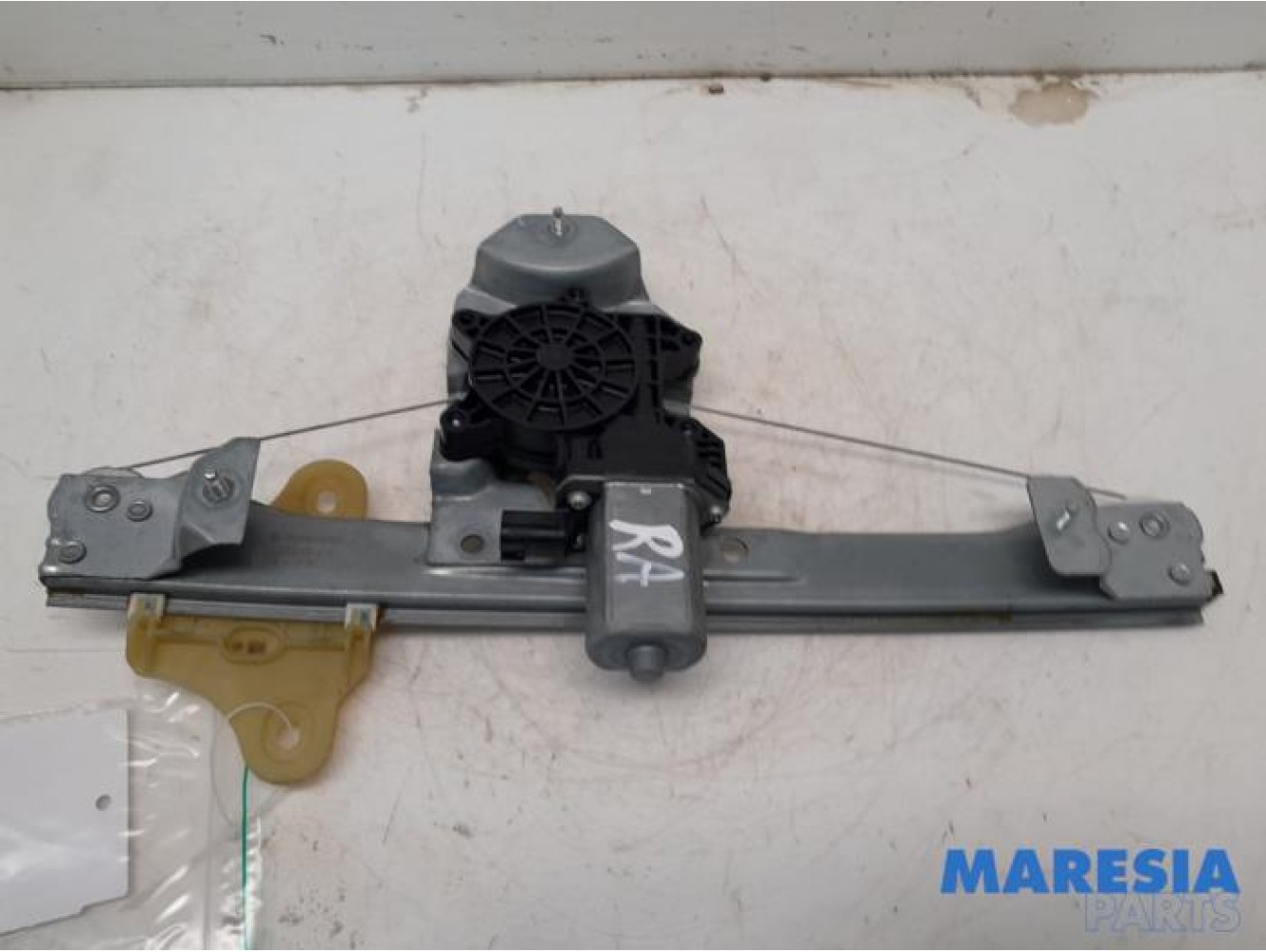 Renault - Clio - Rear door window mechanism 4-door, right