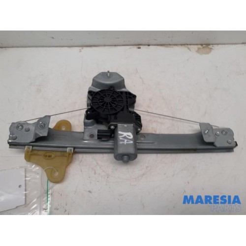 Renault - Clio - Rear door window mechanism 4-door, right