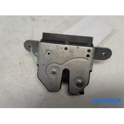 Fiat - 500 - Tailgate lock mechanism