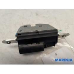 Fiat - 500 - Tailgate lock mechanism