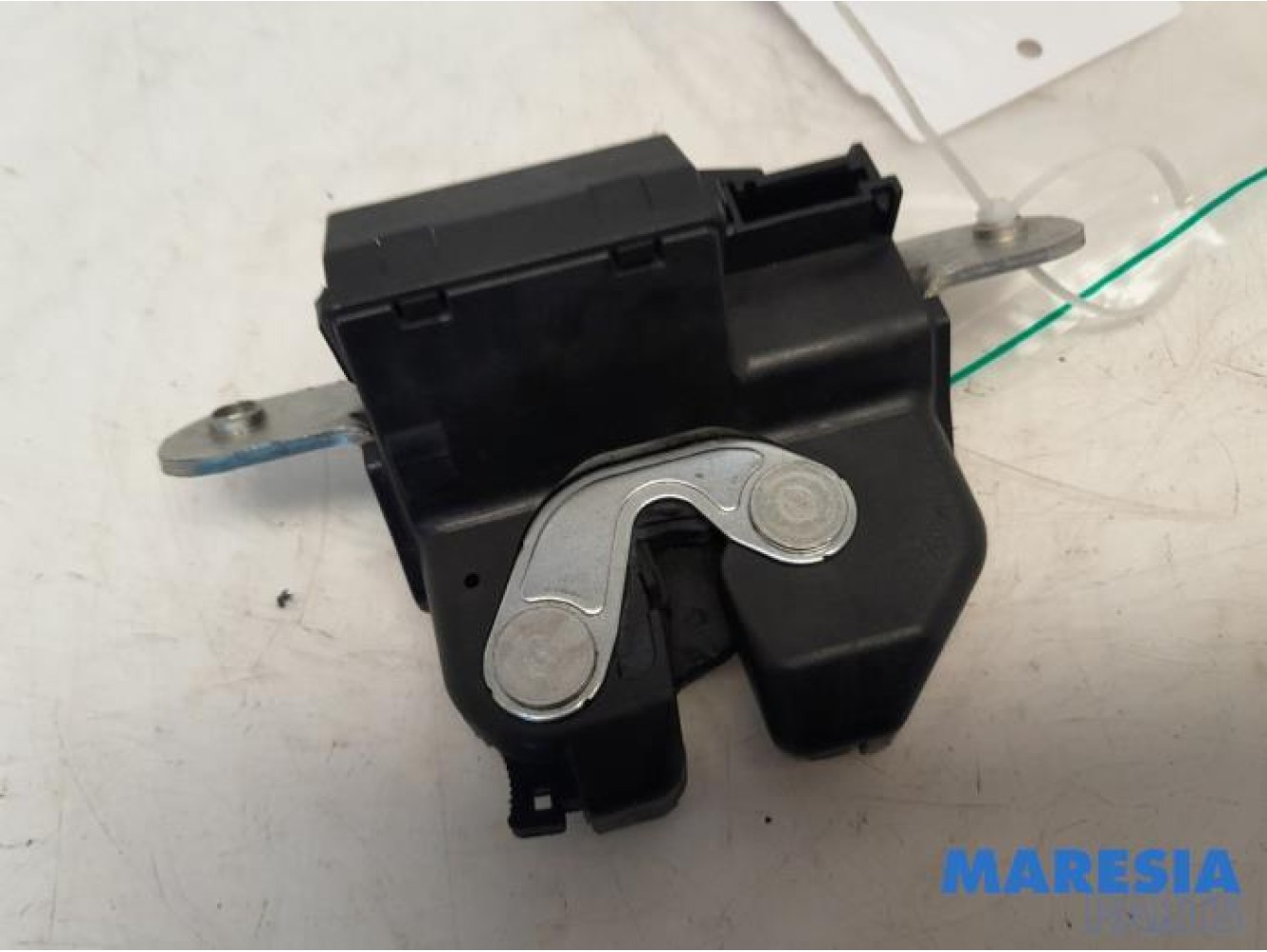 Fiat - 500 - Tailgate lock mechanism