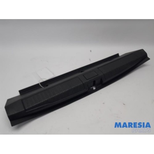 Alfa Romeo - Giulia - Cover strike rear