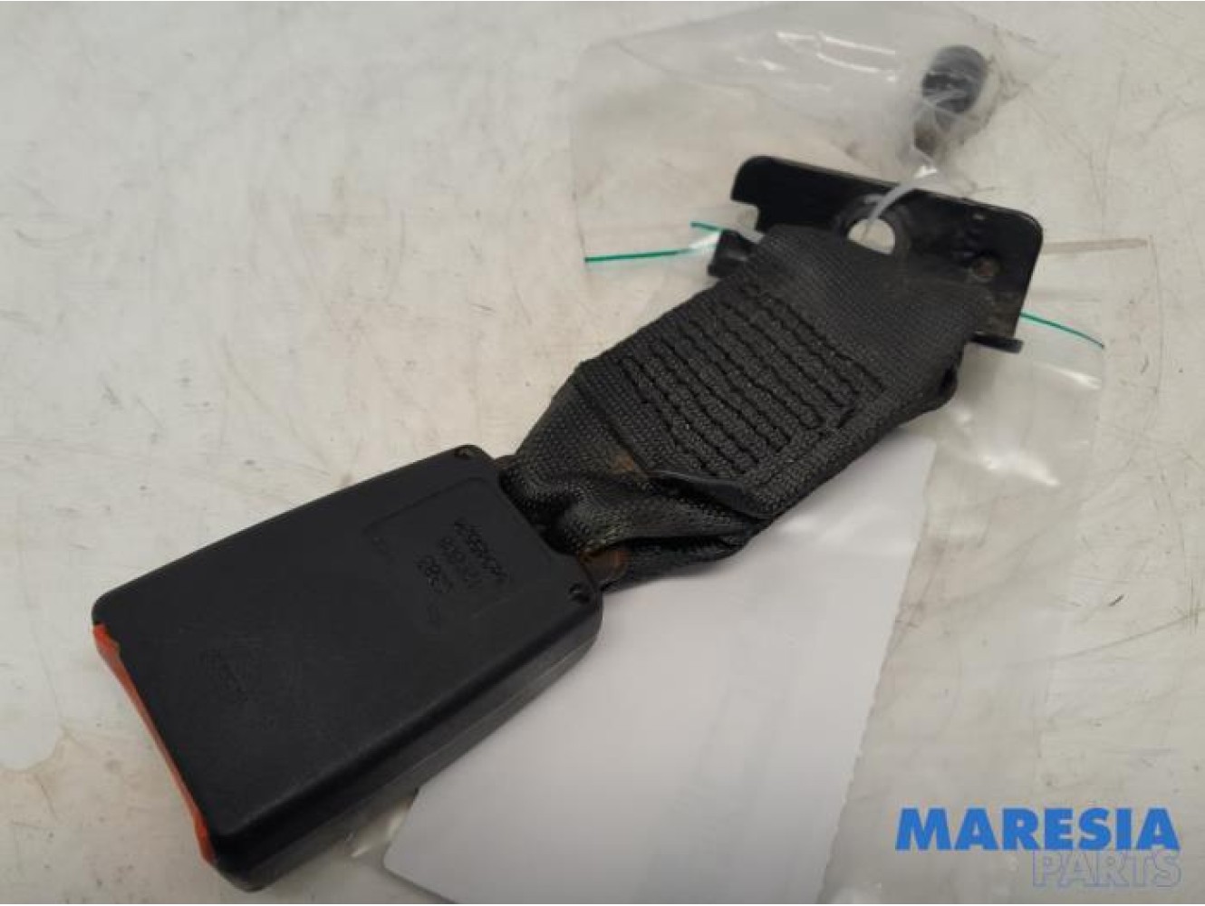 Fiat - 500 - Insertion ceinture de sécurité arrière droite