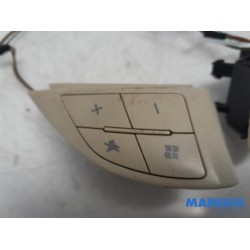 Fiat - 500 - Steering wheel mounted radio control