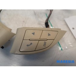 Fiat - 500 - Steering wheel mounted radio control