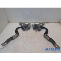 Renault - ZOE - Bonnet Hinge