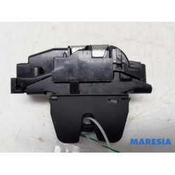 Peugeot - 308 - Tailgate lock mechanism