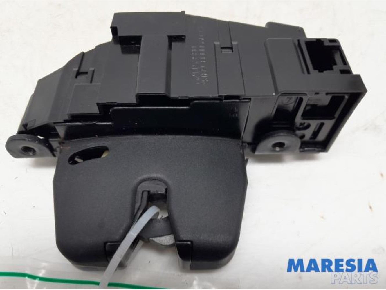 Peugeot - 308 - Tailgate lock mechanism