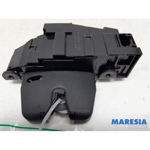 Peugeot - 308 - Tailgate lock mechanism