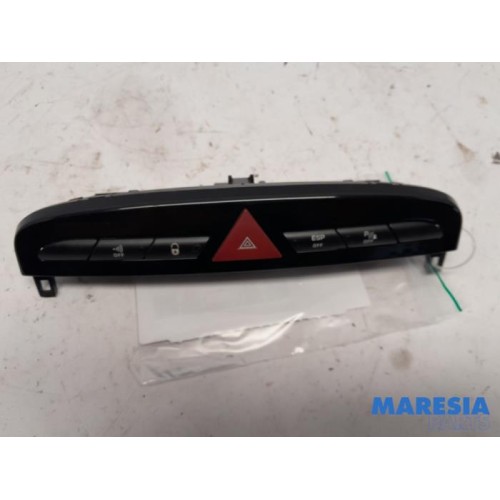 Peugeot - 308 - Panic lighting switch