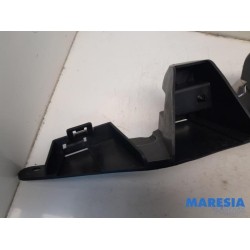 Renault - ZOE - Rear bumper bracket central