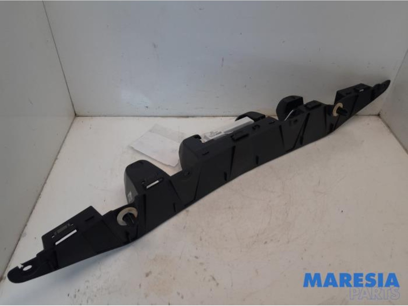 Renault - ZOE - Rear bumper bracket central