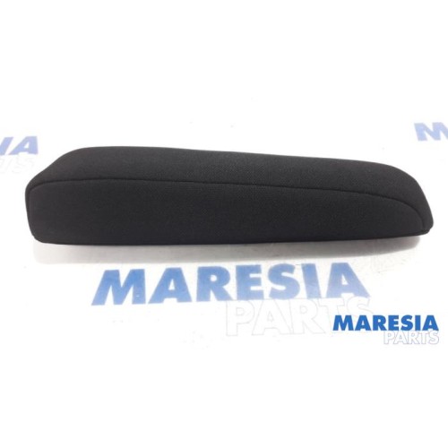 Citroen - C4 Grand Picasso - Armrest