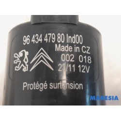 Peugeot - 3008 - Scheibensprüherpumpe vorne