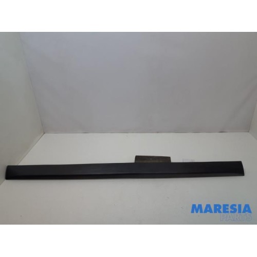 Peugeot - 3008 - Door sill left