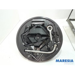 Alfa Romeo - Giulietta - Krikset + reservewiel