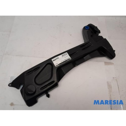 Citroen - C4 Picasso - Front windscreen washer reservoir