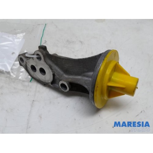 Peugeot - 107 - Oil filter holder