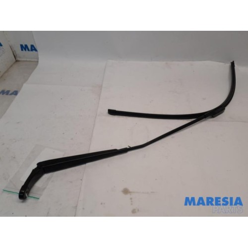 Peugeot - 3008 - Front wiper arm