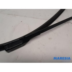 Peugeot - 3008 - Front wiper arm