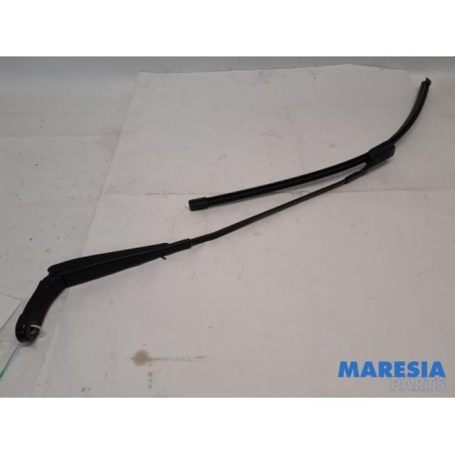 Peugeot - 3008 - Front wiper arm