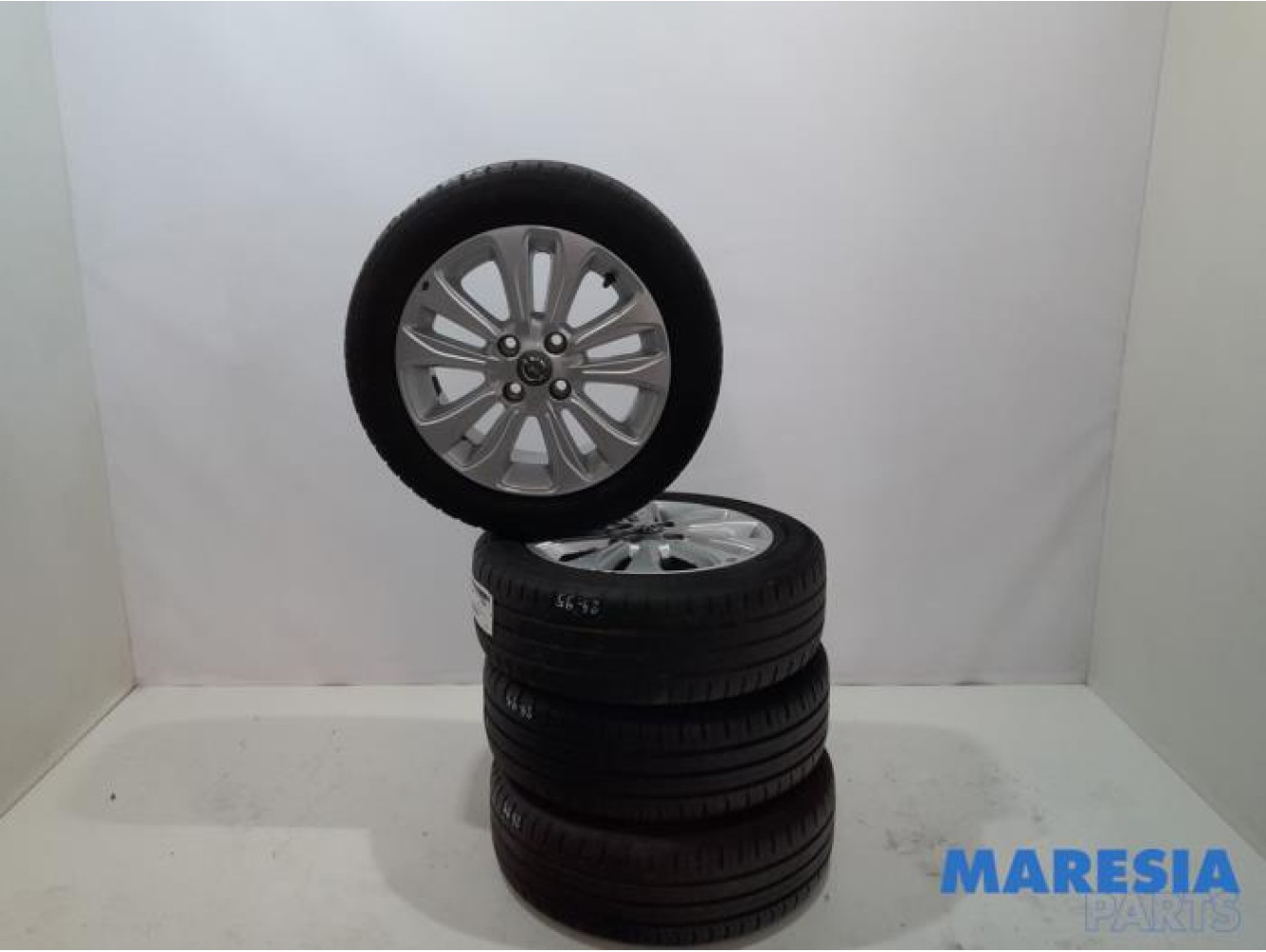 Opel - Karl - Sportvelgenset + banden