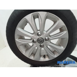 Opel - Karl - Sportvelgenset + banden